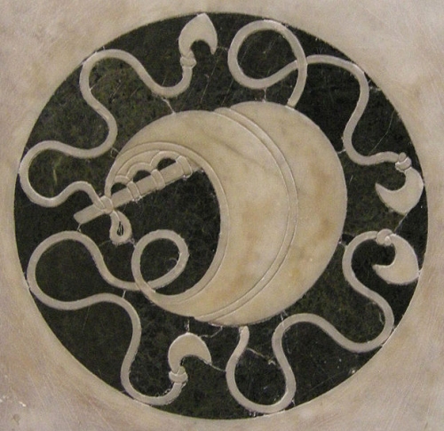la devise de la voile de navire dans le décor du temple du Saint-Sépulcre de l'église Saint-Pancrace de Florence 