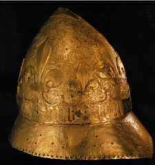 Casque de Charles VI reconstitué à partir des fragements découverts dans le puits du donjon du Louvre. Paris, Musée du Louvre. Casque de Charles VI reconstitué à partir des fragements découverts dans le puits du donjon du Louvre. Paris, Musée du Louvre.