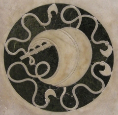 la devise de la voile de navire dans le d&eacute;cor du temple du Saint-S&eacute;pulcre de l&#39;&eacute;glise Saint-Pancrace de Florence&nbsp;