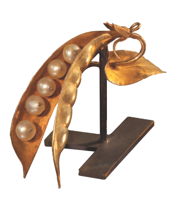 Broche &agrave; la cosse de gen&ecirc;t. Pi&egrave;ce provenant du tr&eacute;sor de la cath&eacute;drale de Barcelone. Probablement li&eacute; aux &eacute;changes de devises entre Charles VI et les rois d'Aragon.